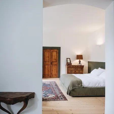 Del '600 Con Giardino E Piscina Willa *