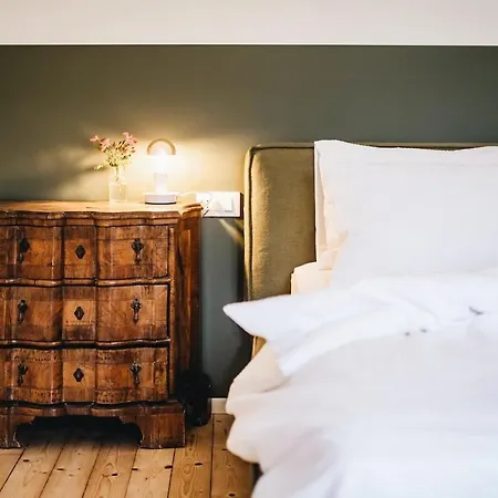 Del '600 Con Giardino E Piscina Willa *