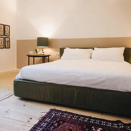 Del '600 Con Giardino E Piscina Willa *