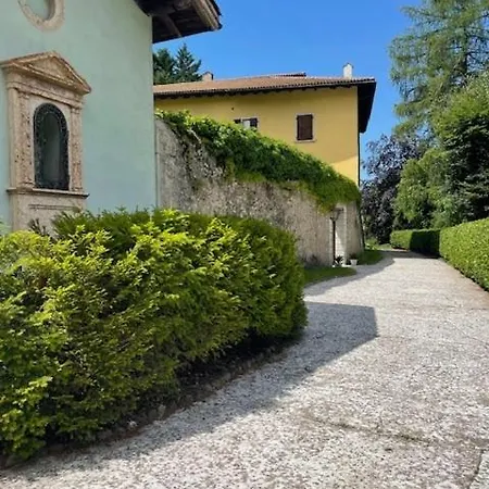 Del '600 Con Giardino E Piscina Willa *