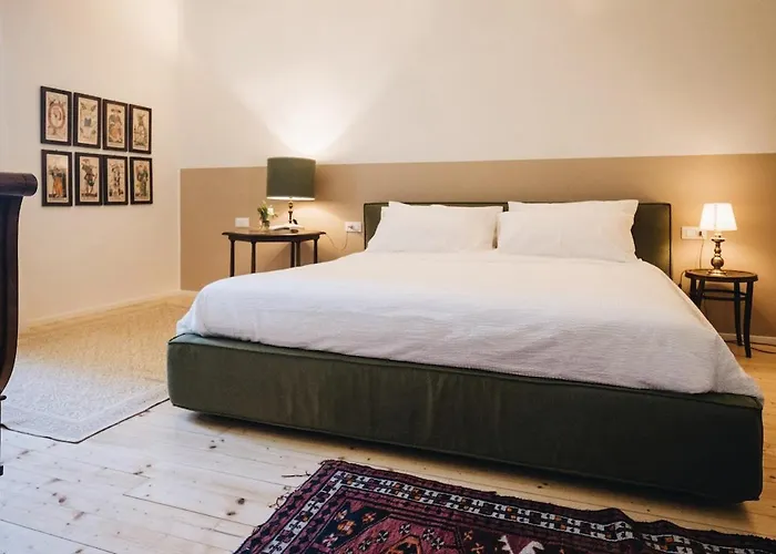 Del '600 Con Giardino E Piscina וילה *